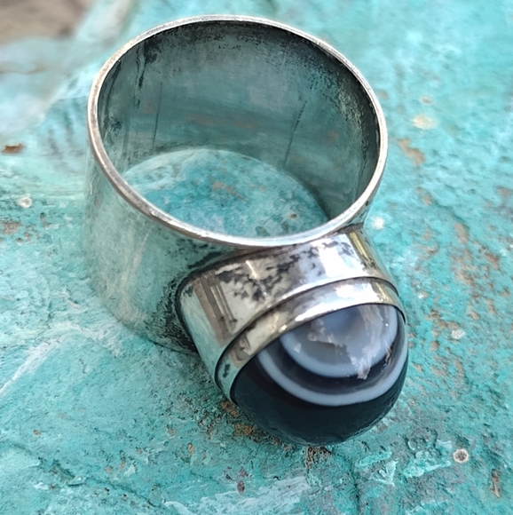 Modernist huge sterling silver ring with banded black onyx size 10.5 - Picture 4 of 7